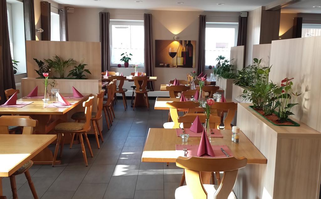 Gasthof Landhotel Gruner Baum Cadolzburg エクステリア 写真