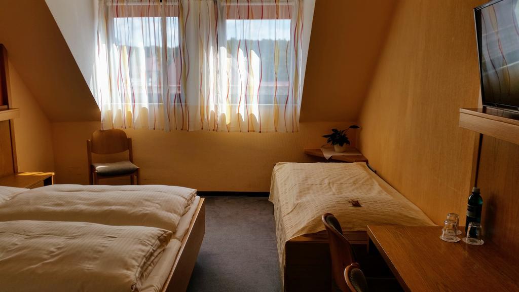 Gasthof Landhotel Gruner Baum Cadolzburg エクステリア 写真