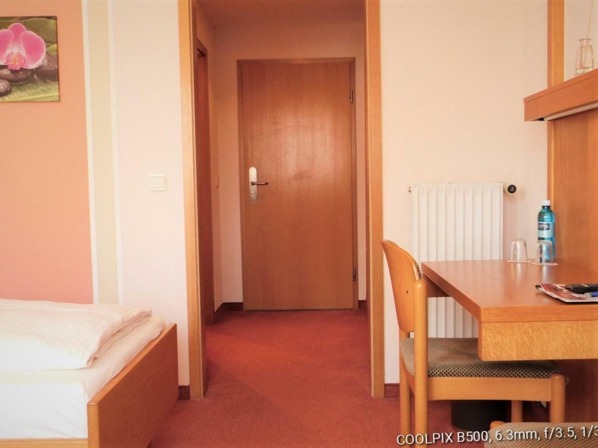 Gasthof Landhotel Gruner Baum Cadolzburg エクステリア 写真