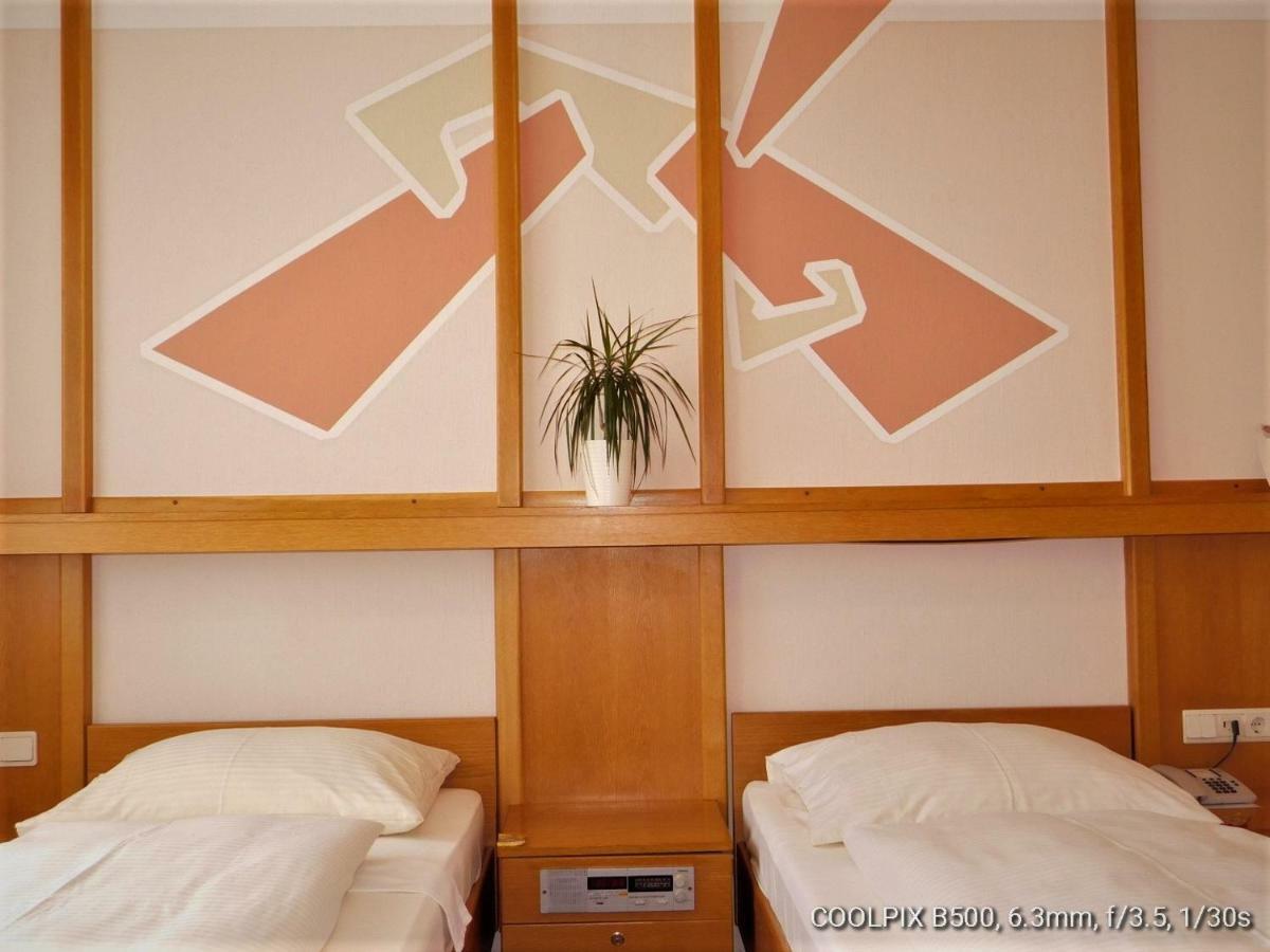 Gasthof Landhotel Gruner Baum Cadolzburg エクステリア 写真