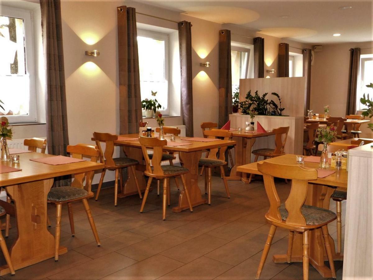 Gasthof Landhotel Gruner Baum Cadolzburg エクステリア 写真