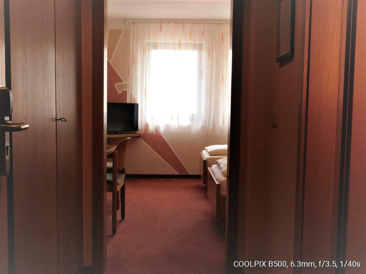 Gasthof Landhotel Gruner Baum Cadolzburg エクステリア 写真