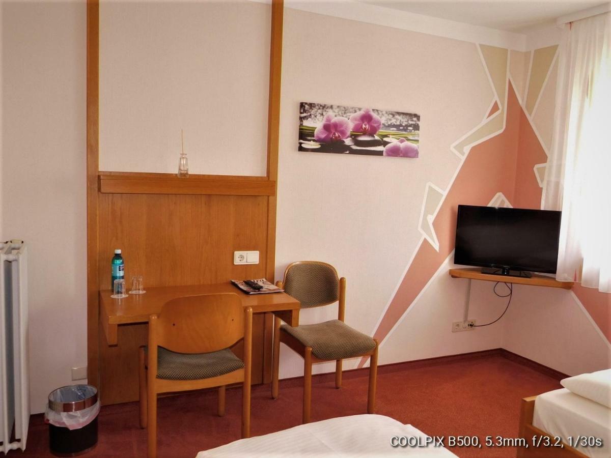 Gasthof Landhotel Gruner Baum Cadolzburg エクステリア 写真